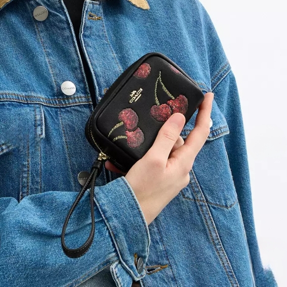 Coach Pouch Wristlet Black Smooth Leather With Cherry Print Zip Closure - Picture 16 of 16